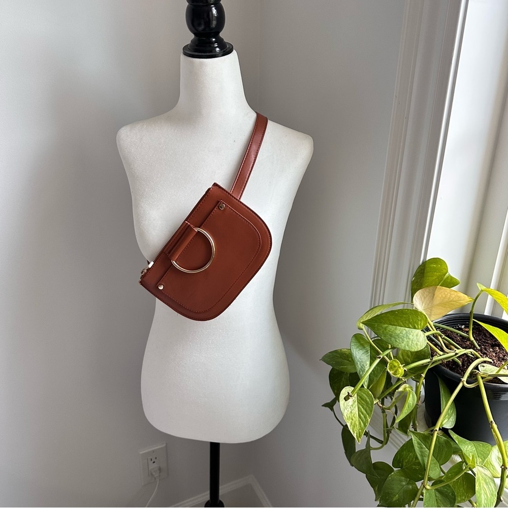 [Perfect Condition] - Belt bag with gold ring​​